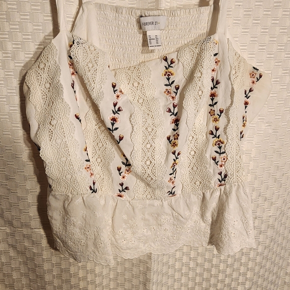 5/$16 💓Forever 21 Lace And Embroidered Crop Tank - Picture 3 of 4